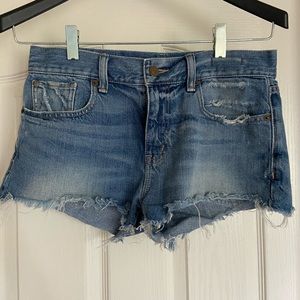 Cutoff denim shorts.
